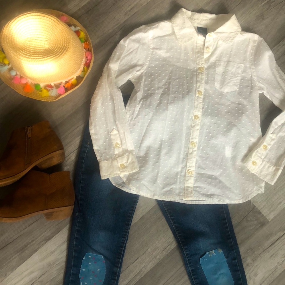 GapKids white textured dot button up, size S (6-7)